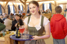 St. Veiter Wiesenmarkt: Hirter feiert mit der urigen Hütte eine gelungene Premiere