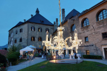 Seit zehn Jahren: Andrea Radinger-Reisner bringt Handwerk, Kunst und Design auf Burg Rabenstein 
