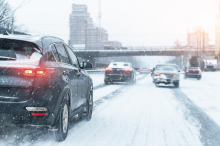 VOZAČI, OVIH 5 STVARI MORATE IMATI U AUTOMOBILU! Od sutra važe drugačija pravila - pripremite se na vreme! 