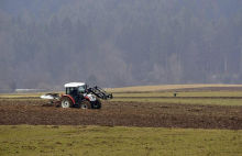 AVK preiskuje sume zlorab v kmetijskih zadrugah Medvode in Sevnica