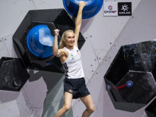 Janja Garnbret in Rosa Rekar pokazali medalje