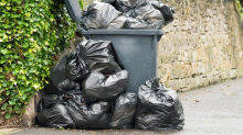 Dai sacchi neri un tesoro perduto, ogni anno 940mila tonnellate di rifiuti nel canale sbagliato