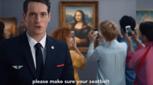 Aerei, la Gioconda e i comici spiegano la sicurezza a bordo. Stop ai video ansiogeni delle compagnie