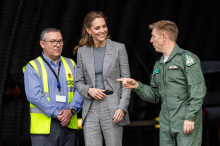 Grau in Grau: Prinzessin Kate entschuldigt sich für ihren Look