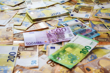 Proračunski primanjkljaj v devetih mesecih blizu milijarde evrov