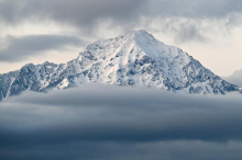Hladna fronta v višje ležeče kraje prinesla prvi sneg