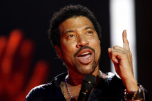 US-Sänger: Lionel Richie: „Die Welt braucht eine Umarmung“