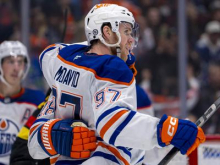 Edmonton Oilers pohiteli in še za dve leti podaljšali s kapetanom McDavidom