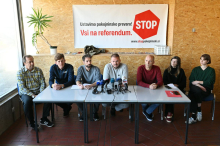 Pobudniki referenduma pokojninsko reformo vidijo kot prevaro. Ministrstvo: Njihove trditve ne držijo