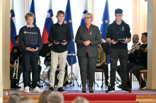 Trije mladoletniki prejeli zahvalo predsednice republike za dejanje nesebične pomoči