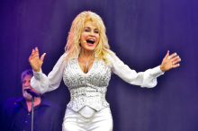 Sorge um Dolly Parton: Schwester ruft Fans zum Gebet für Sängerin auf