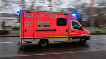 Lüneburg: Mann unter Bus eingeklemmt und lebensgefährlich verletzt