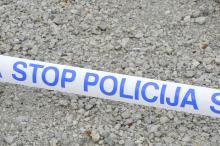 Za mladoletnika, ki je udaril 82-moškega in je kasneje umrl, odrejen hišni pripor