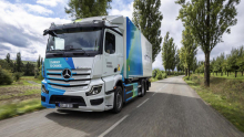 Mercedes eactros 400 zdaj s tehnologijo večjega brata