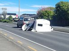 Bizarre moment driver is pictured towing a caravan without any wheels along city street: 'Absolute chaos'