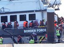 More than 1,000 small boat migrants cross Channel to Britain in just one day AGAIN