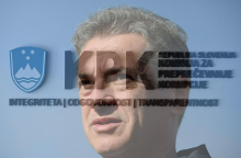 Šumi: Golobov odvetnik škodi pravni državi. Premierjev kabinet: Gre za očitke brez osnove.