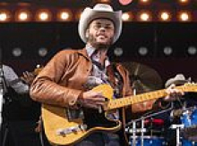 Country singer risks MAGA wrath by condemning Trump's renaming of Gulf of Mexico