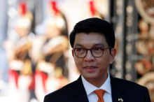 Rajoelina po protestih zapustil Madagaskar: Moral sem se umakniti na varno
