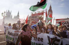 Poročilo: Pravica do protesta na Zahodu vse bolj ogrožena. Na udaru izrazi podpore Palestincem.