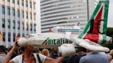 Alitalia, ecco la lettera che “intima” il licenziamento: “Rapporto risolto dal 31 ottobre 2025”