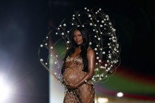 Victoria’s Secret Fashion Show: Model Jasmine Tookes eröffnet mit Babybauch