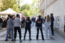 NASTAVLJA SE NEVIĐENA MANIPULACIJA DECOM Blokaderi ih koriste kao patetičnu scenografiju i sredstvo pritiska na neistomišljenike: DNO POLITIČKOG ŽIVOTA U SRBIJI