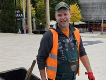BRANKO JE PONOS UŽICA: Mlad i vredan radi težak posao, ali s osmehom i kaže: Od svog rada živim časno i pošteno (FOTO)