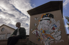 Z barvami ustvariti svet, kot si ga želimo: Bojan na novo zaživel na stenski poslikavi umetnika Jaše