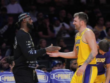 Luka Dončić čaral in navdušil na generalki, Lakersi po veliki drami brez zmage #video