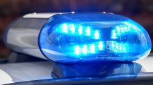 Notfall: Auto prallt gegen Straßenbahn - Fahrerin verletzt