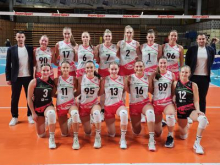 Derbi zadnjih finalistk po hudem boju Mariborčankam, tudi Radovljičanke ostajajo neporažene