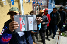 Bolivija izbira novega predsednika, oba kandidata prihajata z desnega političnega pola