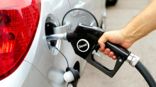 Sale il prezzo del gasolio, scende quello della benzina: con la manovra cambiano le accise