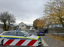 V streljanju v Pivki umrla moški in ženska. Policija preiskuje sum umora in samomora.