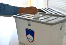 Začetek referendumskih opravil v torek. Referendum bo stal okoli 6,6 milijona evrov.