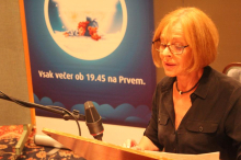 Že 60 let otroke v svet sanj vsak večer pospremi radijska pravljica Lahko noč, otroci!