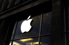 Apple presegel rekordno vrednost delnice na račun iPhona 17 in stabilnosti poslovanja