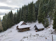 Na Golteh pogoreli dve koči