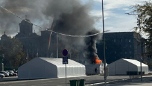 POŽAR ISPRED SKUPŠTINE SRBIJE LOKALIZOVAN: Goreo šator (FOTO)