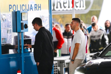 GUŽVE NA PRELAZIMA VEĆ POČELE, A PRAVI HAOS SE TEK OČEKUJE OVOG DATUMA: EES menja pravila prelaska granice, evo koliko se čeka