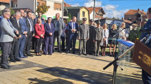 VRANJE NE ZABORAVLJA ŠKOTSKE HEROINE: Položeni venci i cveće pored spomenika