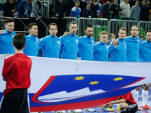 Slovenski futsalisti na domačem terenu z Belorusi, Španci in Belgijci