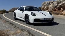 Porsche v krizi: četrtletna izguba skoraj milijarde evrov