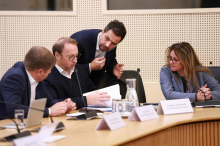 Ministrstvo s sindikati doseglo dogovor o 'zimskem regresu'. Delodajalci so sejo obstruirali.