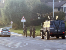 Policija okrepila sile v Novem mestu, opravila tudi hišno preiskavo. Osumljenec ostaja v priporu.