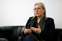 Mateja Čalušić: Poročilo kaže, da je ceno dvignil vsak člen v verigi. Regulacije cen hrane ne bo.