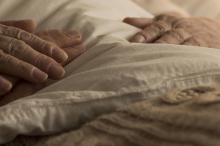 85-Jährige verdurstete qualvoll: Tochter und Enkel angeklagt