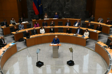 Predsednica države Pirc Musar bo poslance nagovorila na izredni seji v ponedeljek