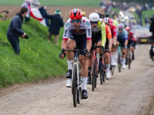 Rogličev in Tratnikov ekipni kolega Oier Lazkano suspendiran zaradi dopinga